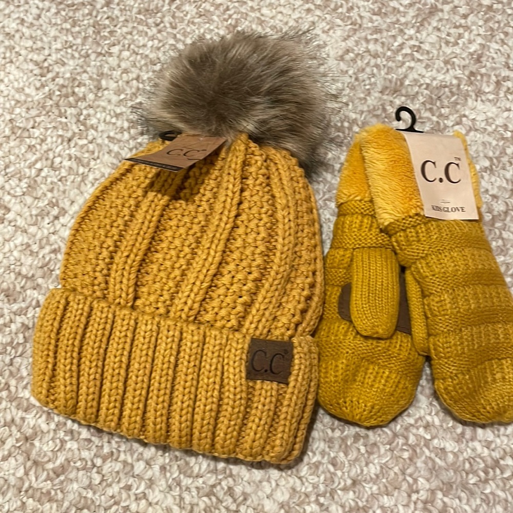 Kids Matching Mitten and Hat Set. Mustard.
